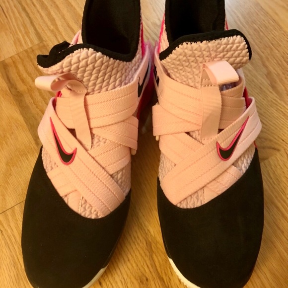 NIKE Lebron Soldier XII - Picture 2 of 4